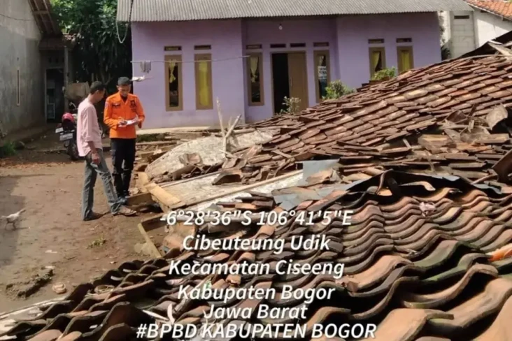Diterjang Angin Kencang,...