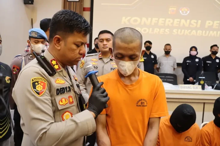 Curi Ponsel Lalu Bunuh...