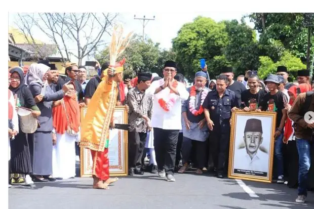 Warga Antusias Sambut...