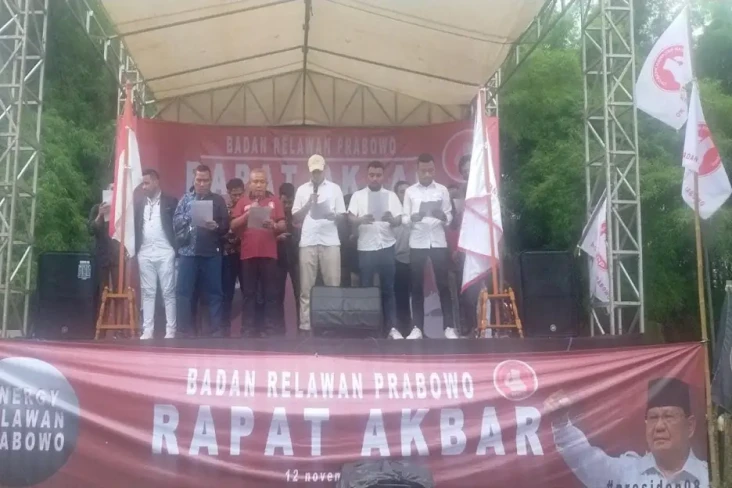 Puluhan Relawan Bersatu...