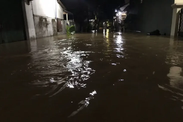 Kali Sabi Meluap, Perumahan...