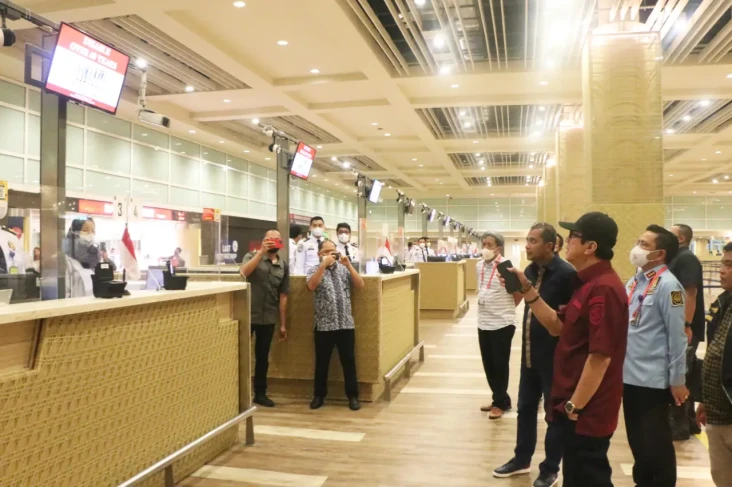 Datangi Bandara I Gusti...
