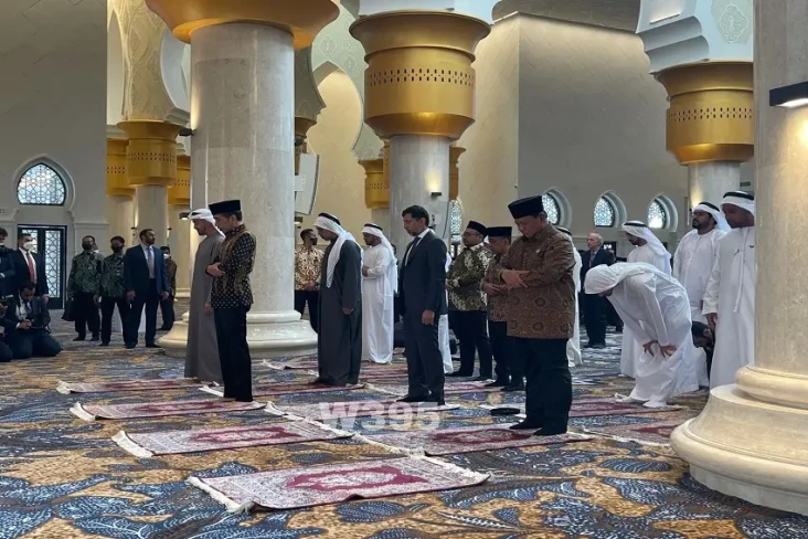 Momen Prabowo Sholat...