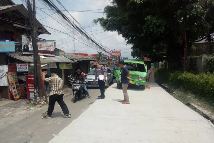 Minibus Tabrak 3 Angkot...