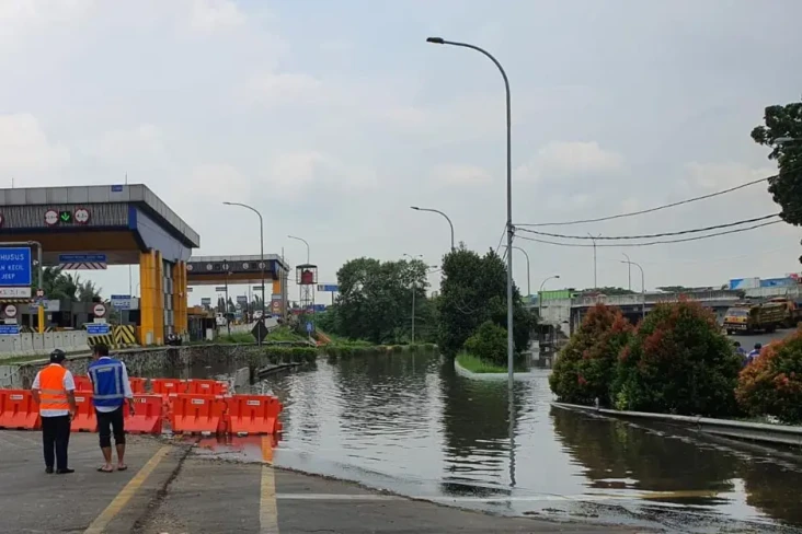 Masih Terendam Banjir,...