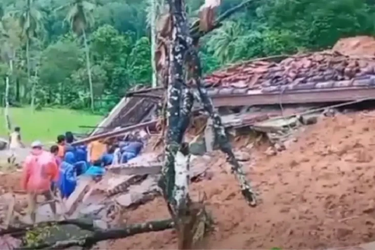 Tragis, Satu Keluarga...