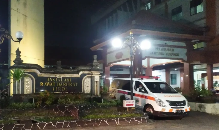 Menteri Luar Negeri...