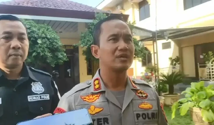 Murid Tak Pakai Jilbab...