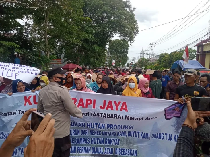 Ketika Ratusan Emak-emak...