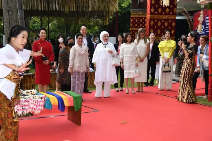 Momen Iriana Jokowi...