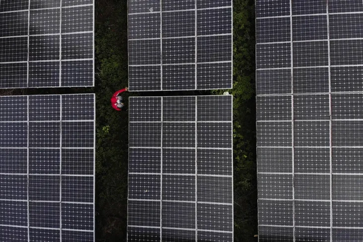 Bangun Pabrik Solar...