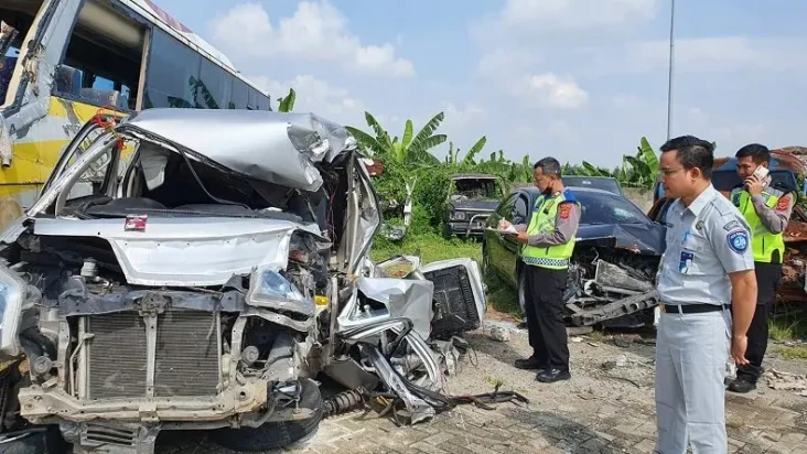 Nama-nama Korban Kecelakaan...