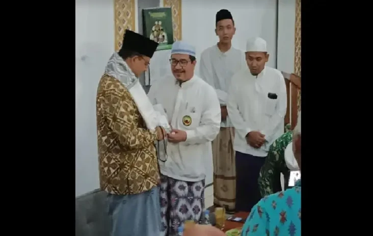 Anies Baswedan Dihadiahi...