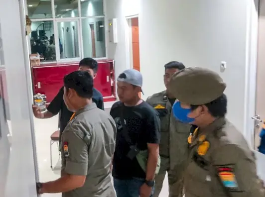 5 Pasangan Mesum Kaget...
