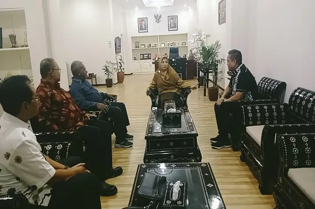 Bupati Jayapura Melakukan...