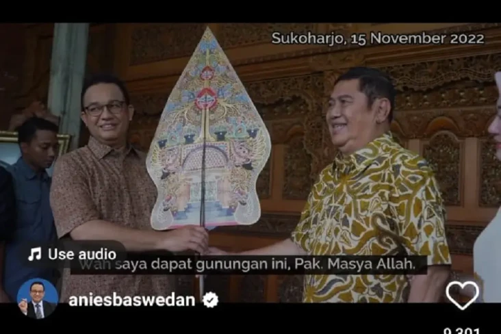Dihadiahi Gunungan Wayang,...