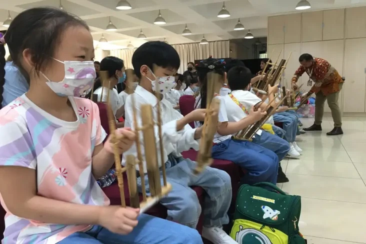 Sejarah Angklung, Alat...