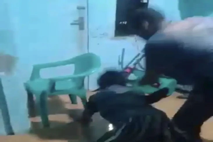 Video Suami Cekik dan...
