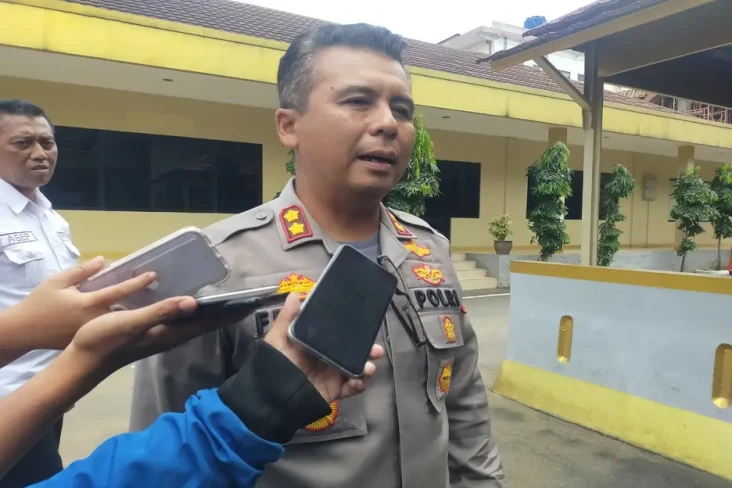 Ratusan Mahasiswa IPB...