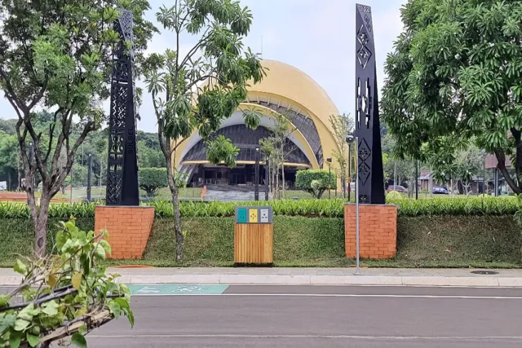 TMII Kembali Buka untuk...