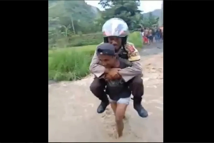 Menggelikan! Polisi...