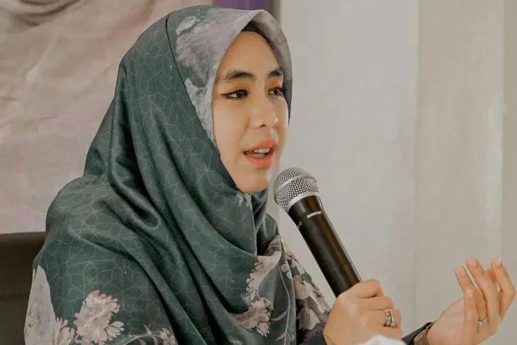 Sabet Gelar Doktor,...