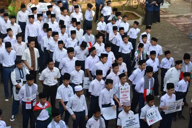 AWG Adakan Bulan Solidaritas...