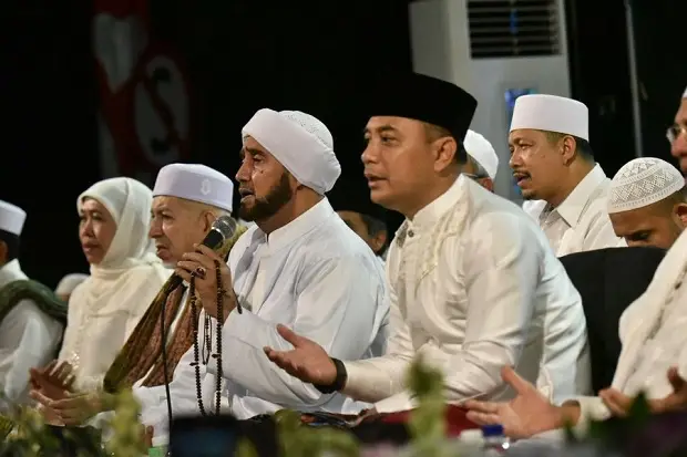 Wali Kota Eri Cahyadi...