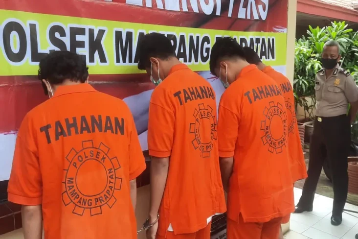 Bawa Kabur HP dan Motor,...