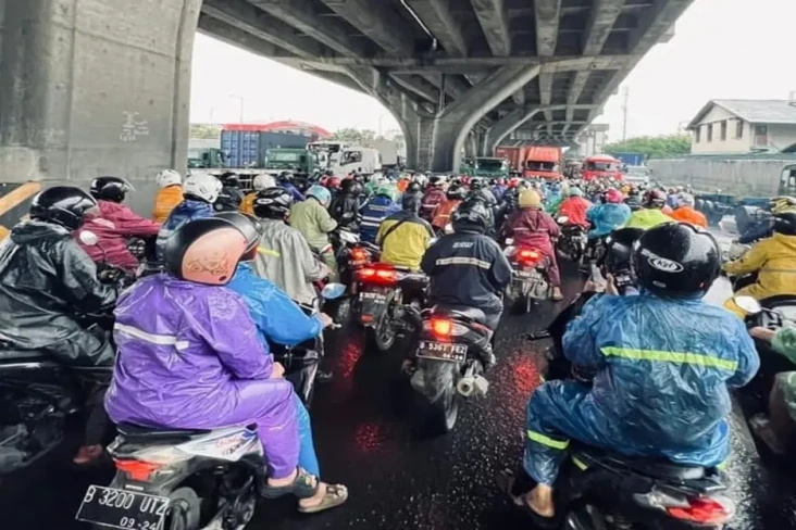 Hujan Sejak Dini Hari...