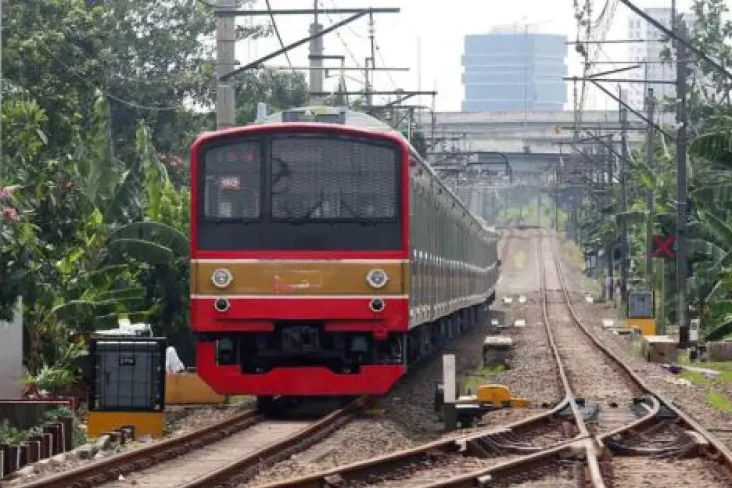 KRL Tangerang-Duri Tertabrak...