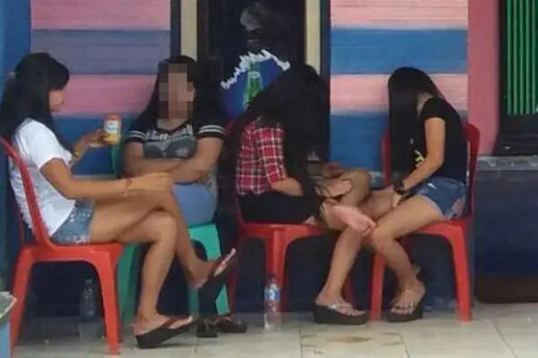 3 Tempat Prostitusi...