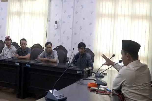 Ketua Dewan Pastikan...