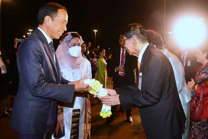 Presiden Jokowi Kembali...