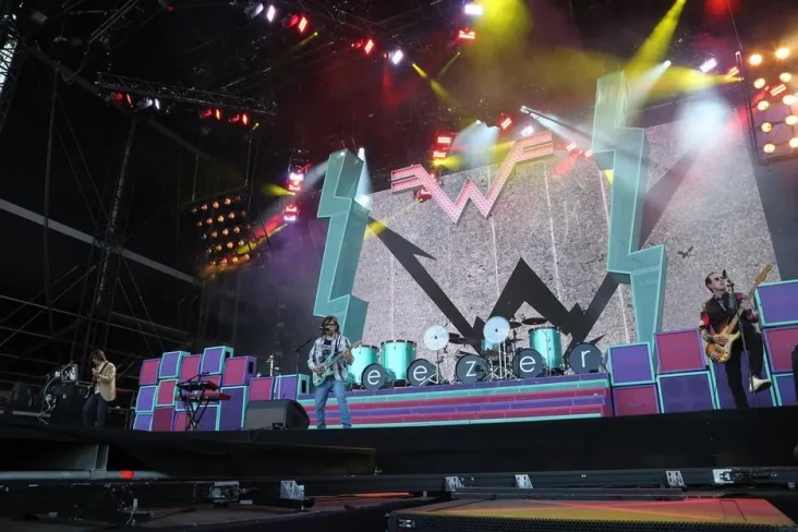 Weezer dan Neck Deep...