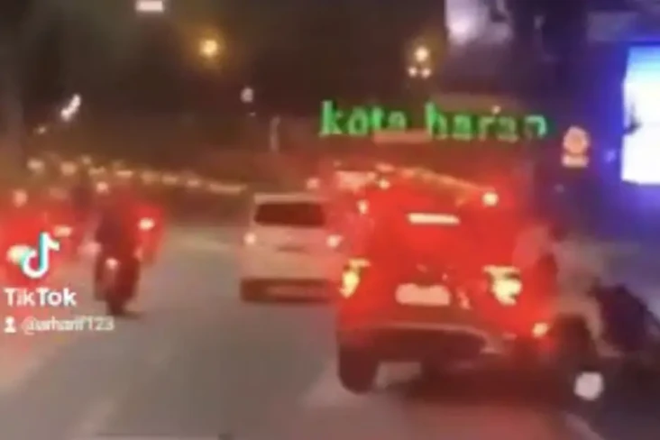 Polisi Datangi Rumah...