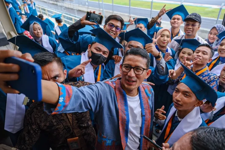 Lepas 293 Wisudawan...