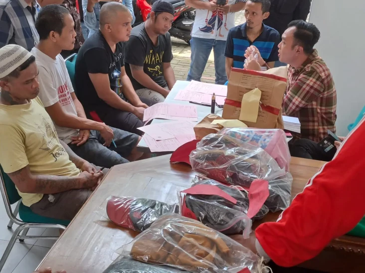 5 Tersangka Penembakan...