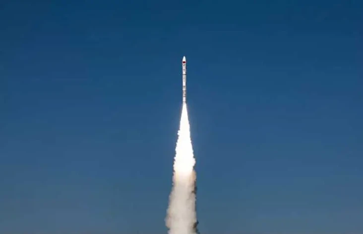China Luncurkan Satelit...