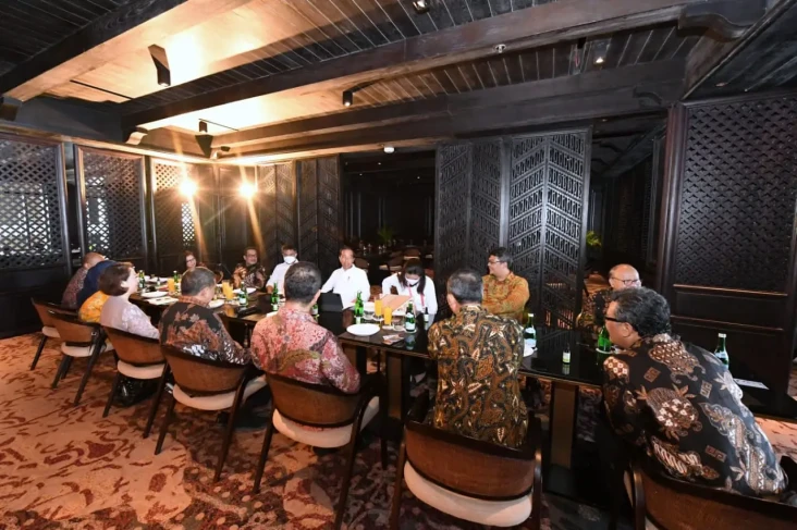 Diplomasi Memuji Jokowi...