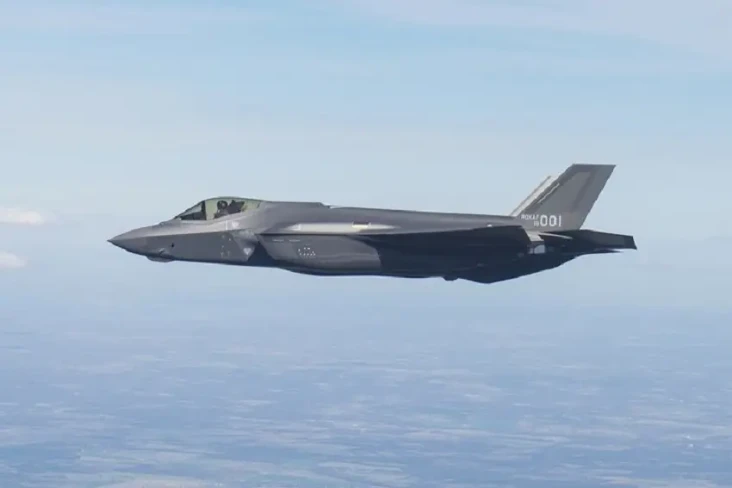 Jet-jet Siluman F-35...