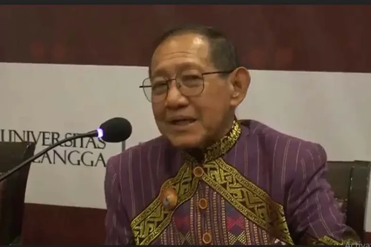 Hermawan Kartajaya Serahkan...