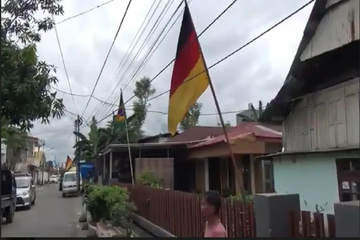 Warga Makassar Antusias...