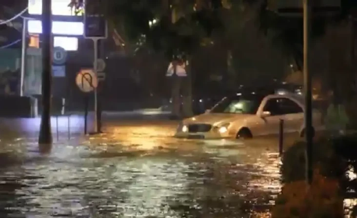 Medan Dikepung Banjir,...