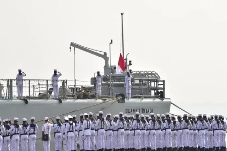 KRI Slamet Riyadi 352:...