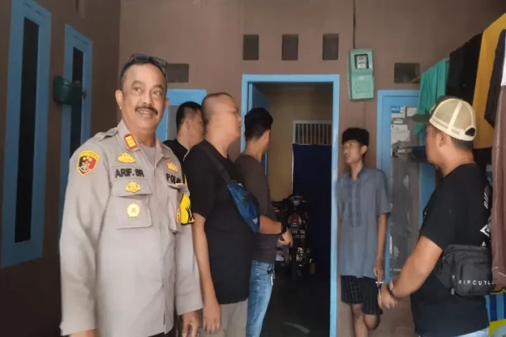 2 Warga Kota Sukabumi...