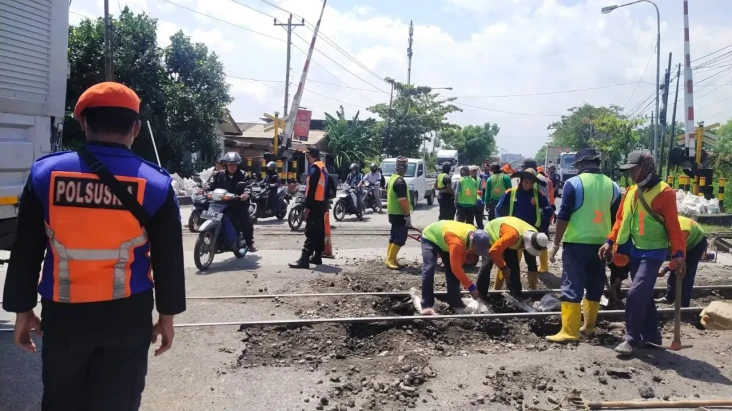7 Hari Perbaikan Jalur...
