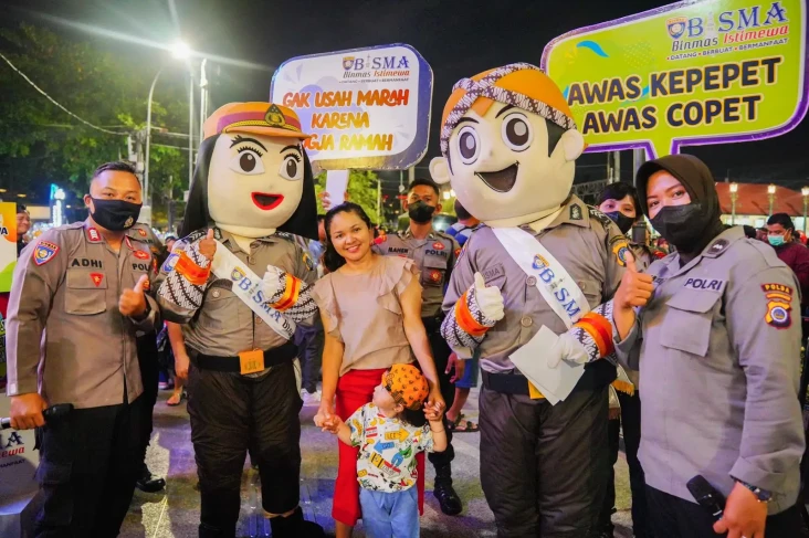Lebih Dekat dengan Masyarakat,...