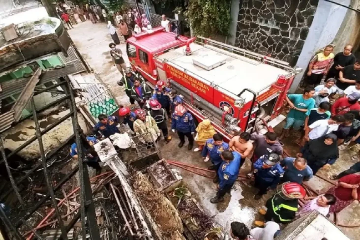 Rumah di Bekasi Diamuk...