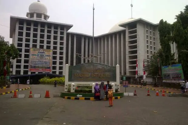 Inilah Masjid dan Gereja...